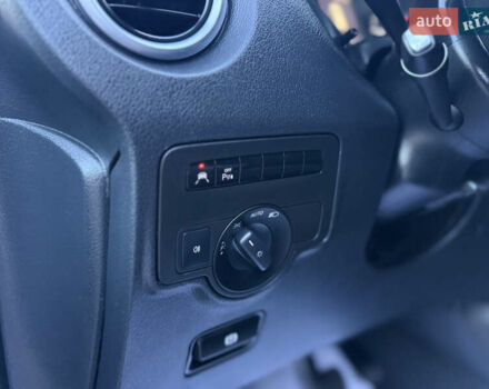 Белый Мерседес Вито, объемом двигателя 2.14 л и пробегом 265 тыс. км за 23800 $, фото 13 на Automoto.ua