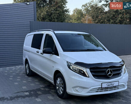 Белый Мерседес Вито, объемом двигателя 2.14 л и пробегом 265 тыс. км за 23800 $, фото 3 на Automoto.ua