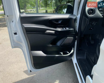 Белый Мерседес Вито, объемом двигателя 2.2 л и пробегом 275 тыс. км за 19900 $, фото 21 на Automoto.ua