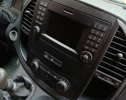 Белый Мерседес Вито, объемом двигателя 2.1 л и пробегом 203 тыс. км за 21000 $, фото 7 на Automoto.ua