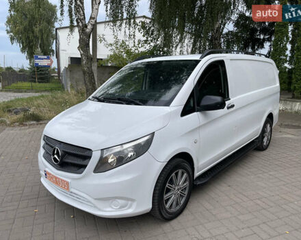 Белый Мерседес Вито, объемом двигателя 2.14 л и пробегом 310 тыс. км за 17500 $, фото 2 на Automoto.ua