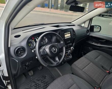 Белый Мерседес Вито, объемом двигателя 2.2 л и пробегом 242 тыс. км за 16777 $, фото 19 на Automoto.ua