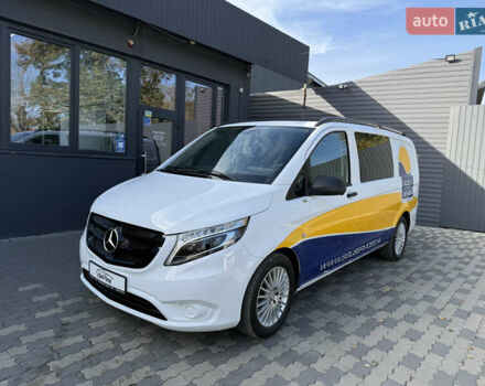 Білий Мерседес Віто, об'ємом двигуна 2.2 л та пробігом 308 тис. км за 21800 $, фото 1 на Automoto.ua