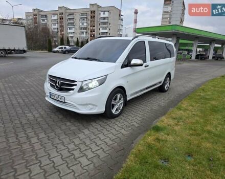 Белый Мерседес Вито, объемом двигателя 2.2 л и пробегом 242 тыс. км за 16777 $, фото 1 на Automoto.ua