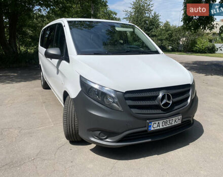 Белый Мерседес Вито, объемом двигателя 2.2 л и пробегом 275 тыс. км за 19900 $, фото 15 на Automoto.ua
