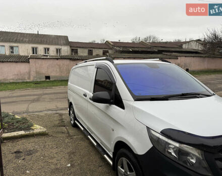 Белый Мерседес Вито, объемом двигателя 2.14 л и пробегом 308 тыс. км за 15500 $, фото 2 на Automoto.ua