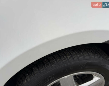 Белый Мерседес Вито, объемом двигателя 2.14 л и пробегом 308 тыс. км за 15500 $, фото 6 на Automoto.ua