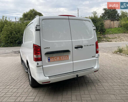 Белый Мерседес Вито, объемом двигателя 2.14 л и пробегом 310 тыс. км за 17500 $, фото 6 на Automoto.ua