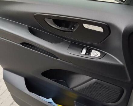 Белый Мерседес Вито, объемом двигателя 2.2 л и пробегом 285 тыс. км за 22000 $, фото 10 на Automoto.ua