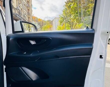 Белый Мерседес Вито, объемом двигателя 1.6 л и пробегом 250 тыс. км за 13000 $, фото 5 на Automoto.ua