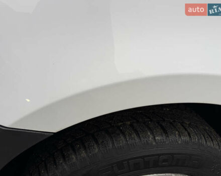 Белый Мерседес Вито, объемом двигателя 2.14 л и пробегом 308 тыс. км за 15500 $, фото 7 на Automoto.ua