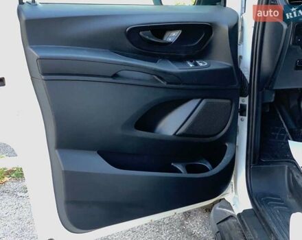 Белый Мерседес Вито, объемом двигателя 1.6 л и пробегом 255 тыс. км за 14920 $, фото 12 на Automoto.ua