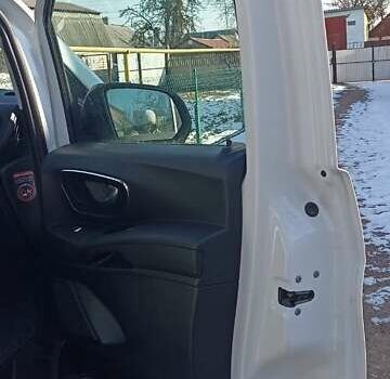 Белый Мерседес Вито, объемом двигателя 2.14 л и пробегом 190 тыс. км за 14500 $, фото 23 на Automoto.ua