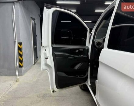 Білий Мерседес Віто, об'ємом двигуна 2.14 л та пробігом 220 тис. км за 25900 $, фото 6 на Automoto.ua