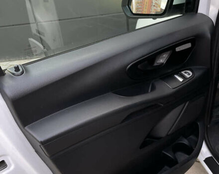 Белый Мерседес Вито, объемом двигателя 2.14 л и пробегом 161 тыс. км за 28500 $, фото 7 на Automoto.ua