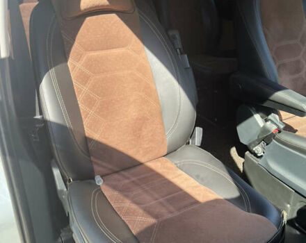 Белый Мерседес Вито, объемом двигателя 2.14 л и пробегом 250 тыс. км за 24900 $, фото 14 на Automoto.ua