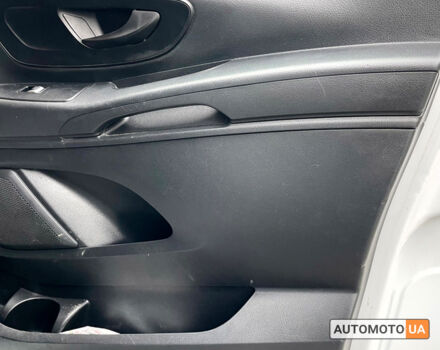 Белый Мерседес Вито, объемом двигателя 2.2 л и пробегом 160 тыс. км за 20500 $, фото 8 на Automoto.ua