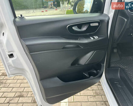 Білий Мерседес Віто, об'ємом двигуна 2.14 л та пробігом 280 тис. км за 19000 $, фото 21 на Automoto.ua