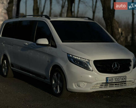 Белый Мерседес Вито, объемом двигателя 2.14 л и пробегом 225 тыс. км за 26000 $, фото 2 на Automoto.ua