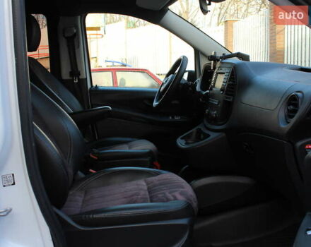 Білий Мерседес Віто, об'ємом двигуна 2.2 л та пробігом 161 тис. км за 25900 $, фото 31 на Automoto.ua