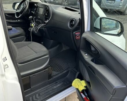 Белый Мерседес Вито, объемом двигателя 2.1 л и пробегом 295 тыс. км за 25000 $, фото 8 на Automoto.ua