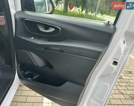 Білий Мерседес Віто, об'ємом двигуна 2.14 л та пробігом 280 тис. км за 19000 $, фото 27 на Automoto.ua