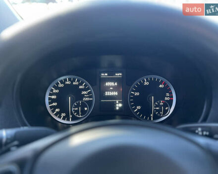 Белый Мерседес Вито, объемом двигателя 2.14 л и пробегом 225 тыс. км за 26000 $, фото 23 на Automoto.ua