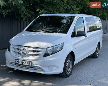 Белый Мерседес Вито, объемом двигателя 2.14 л и пробегом 221 тыс. км за 23000 $, фото 6 на Automoto.ua