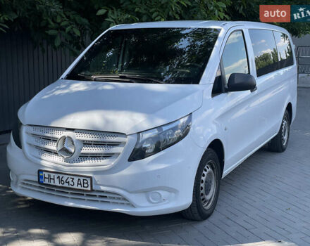 Белый Мерседес Вито, объемом двигателя 2.14 л и пробегом 221 тыс. км за 23000 $, фото 4 на Automoto.ua