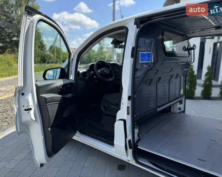 Белый Мерседес Вито, объемом двигателя 2.2 л и пробегом 180 тыс. км за 22750 $, фото 23 на Automoto.ua