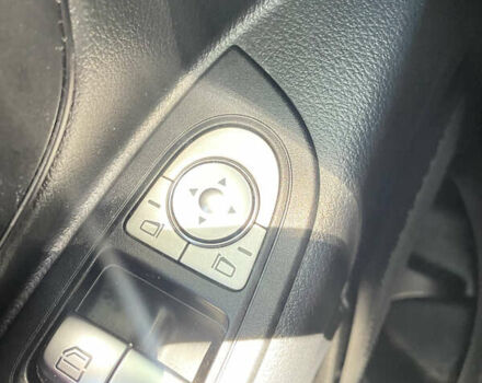 Белый Мерседес Вито, объемом двигателя 2.14 л и пробегом 221 тыс. км за 23000 $, фото 17 на Automoto.ua