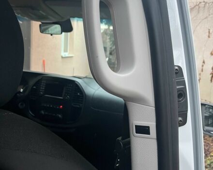 Білий Мерседес Віто, об'ємом двигуна 2 л та пробігом 237 тис. км за 26950 $, фото 16 на Automoto.ua