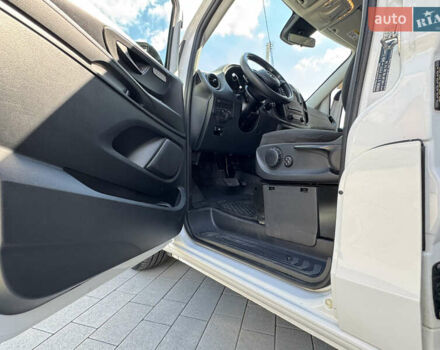 Белый Мерседес Вито, объемом двигателя 2.2 л и пробегом 180 тыс. км за 21499 $, фото 36 на Automoto.ua