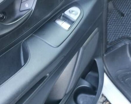 Белый Мерседес Вито, объемом двигателя 2.14 л и пробегом 191 тыс. км за 29800 $, фото 2 на Automoto.ua