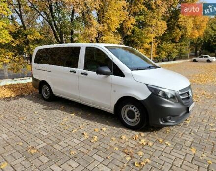 Белый Мерседес Вито, объемом двигателя 1.8 л и пробегом 57 тыс. км за 32000 $, фото 1 на Automoto.ua