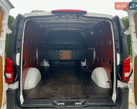 Белый Мерседес Вито, объемом двигателя 1.8 л и пробегом 199 тыс. км за 17500 $, фото 82 на Automoto.ua