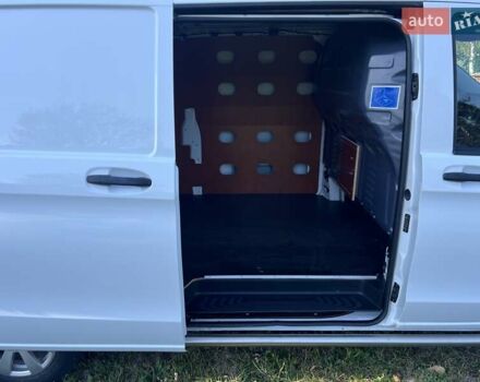 Белый Мерседес Вито, объемом двигателя 1.8 л и пробегом 199 тыс. км за 17500 $, фото 88 на Automoto.ua