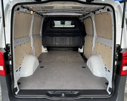 Белый Мерседес Вито, объемом двигателя 2 л и пробегом 186 тыс. км за 25500 $, фото 4 на Automoto.ua