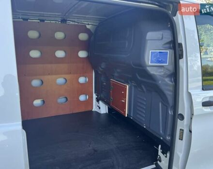 Белый Мерседес Вито, объемом двигателя 1.8 л и пробегом 199 тыс. км за 17500 $, фото 90 на Automoto.ua