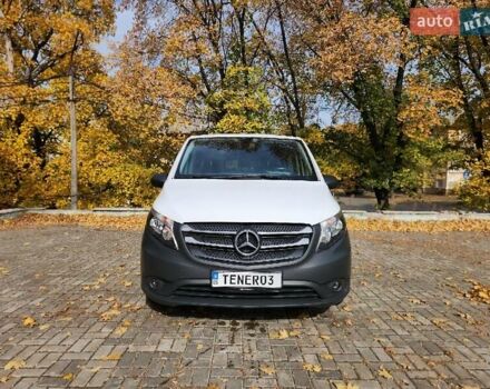 Белый Мерседес Вито, объемом двигателя 1.8 л и пробегом 57 тыс. км за 32000 $, фото 2 на Automoto.ua