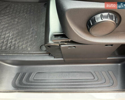 Білий Мерседес Віто, об'ємом двигуна 2.2 л та пробігом 178 тис. км за 27200 $, фото 57 на Automoto.ua