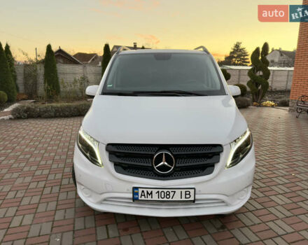 Белый Мерседес Вито, объемом двигателя 2.2 л и пробегом 177 тыс. км за 27200 $, фото 2 на Automoto.ua