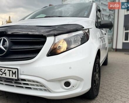 Белый Мерседес Вито, объемом двигателя 2 л и пробегом 250 тыс. км за 31999 $, фото 2 на Automoto.ua