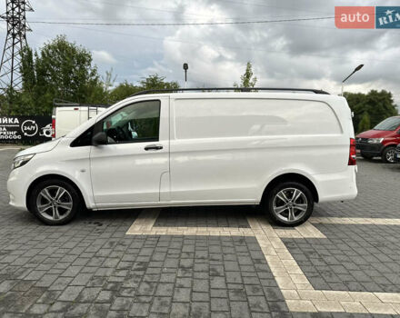 Белый Мерседес Вито, объемом двигателя 2.1 л и пробегом 265 тыс. км за 27500 $, фото 2 на Automoto.ua