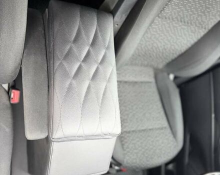 Белый Мерседес Вито, объемом двигателя 2 л и пробегом 250 тыс. км за 31999 $, фото 23 на Automoto.ua