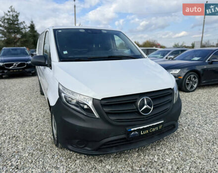 Белый Мерседес Вито, объемом двигателя 1.75 л и пробегом 46 тыс. км за 21250 $, фото 2 на Automoto.ua