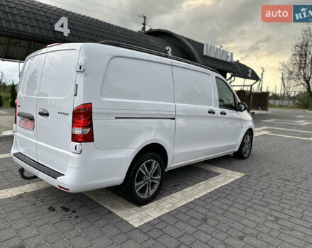 Белый Мерседес Вито, объемом двигателя 2.1 л и пробегом 265 тыс. км за 27500 $, фото 6 на Automoto.ua