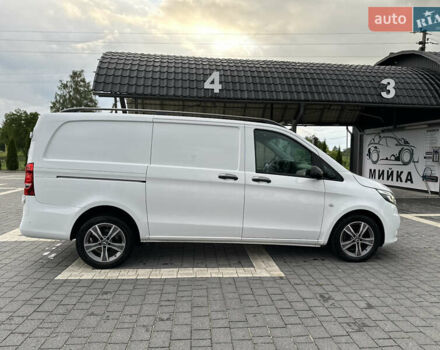 Белый Мерседес Вито, объемом двигателя 2.1 л и пробегом 265 тыс. км за 27500 $, фото 7 на Automoto.ua