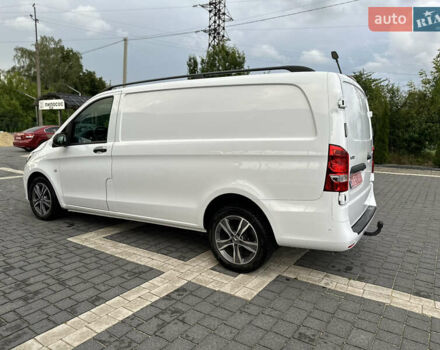 Белый Мерседес Вито, объемом двигателя 2.1 л и пробегом 265 тыс. км за 27500 $, фото 3 на Automoto.ua