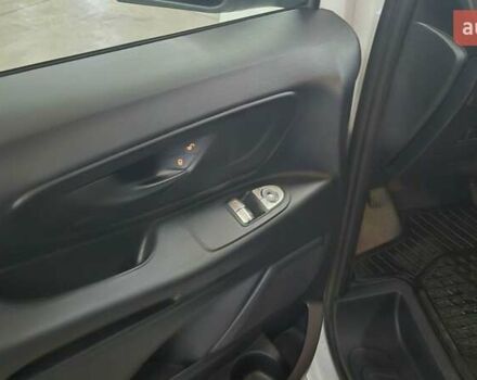 Белый Мерседес Вито, объемом двигателя 0 л и пробегом 186 тыс. км за 31500 $, фото 21 на Automoto.ua